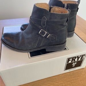 Frye Jayden Cross strap black size 8 1/2
